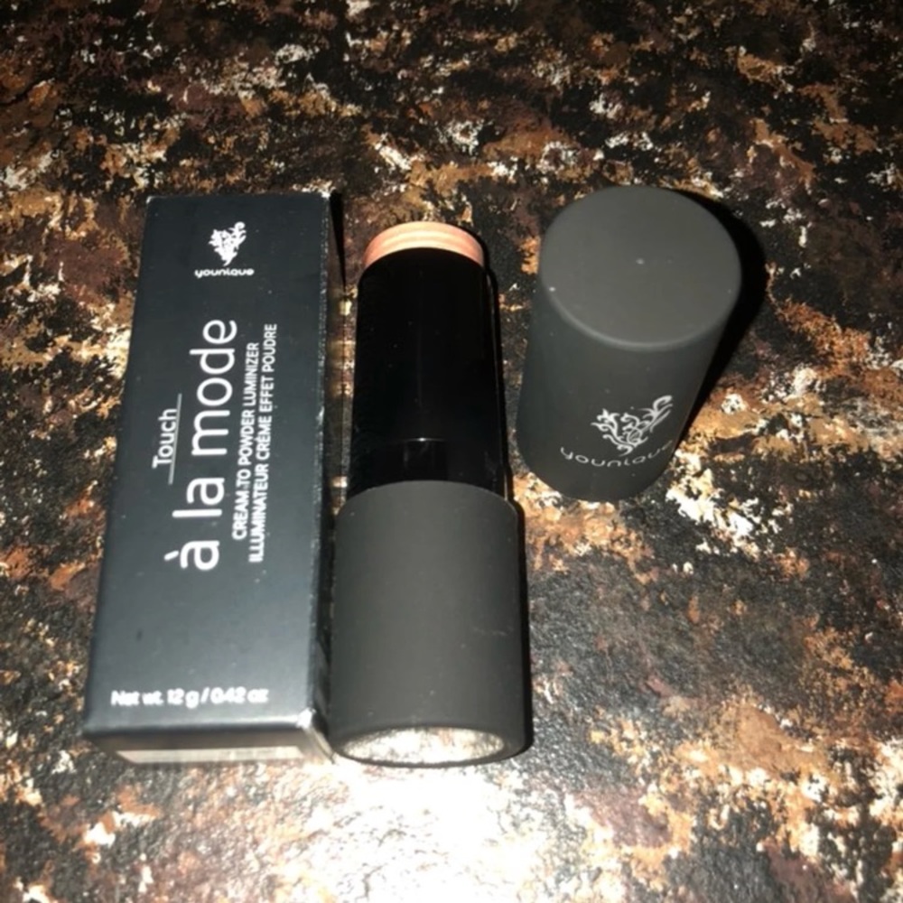 Younique Lustrous Luminizer